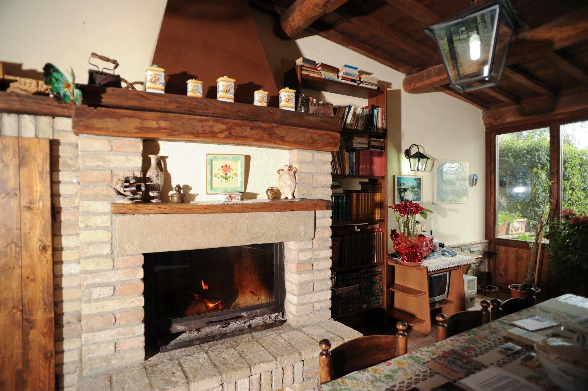 Agriturismo La Mora 阿西西 外观 照片
